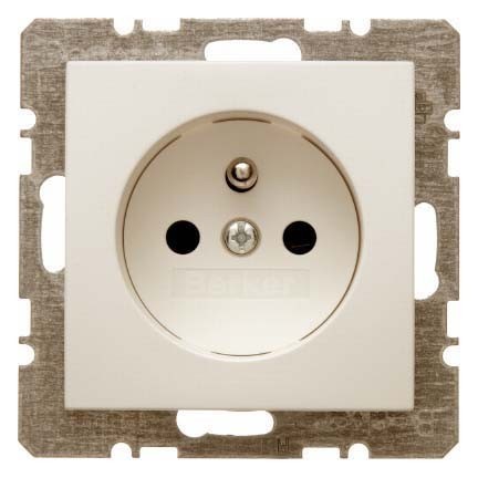 Socket outlet Earthing pin 1 6765768982