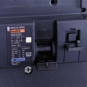 Power circuit-breaker for trafo/generator/installation prot.  18